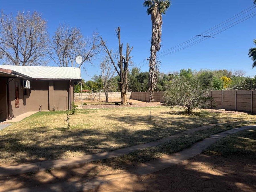 4 Bedroom Property for Sale in Olyfvenhoudtsdrift Northern Cape